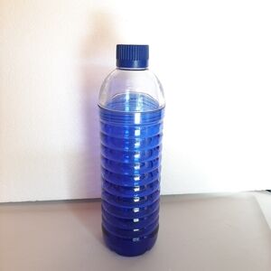 Aladdin Reusable Blue Ribbed Water Bottle with “Two-Way” Lid 18 Fl Oz